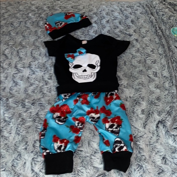 Complete outfit - Picture 2 of 7